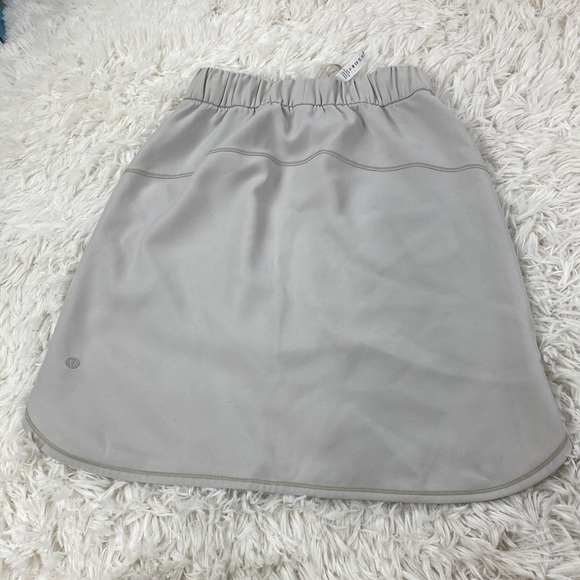 Lululemon On The Fly Skirt *Woven Silverstone - Picture 6 of 7